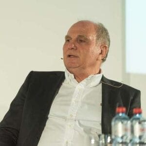 Uli Hoeness Ehrenpräsident FC Bayern München Sport Redner